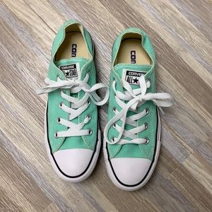 Women’s Converse Size 6